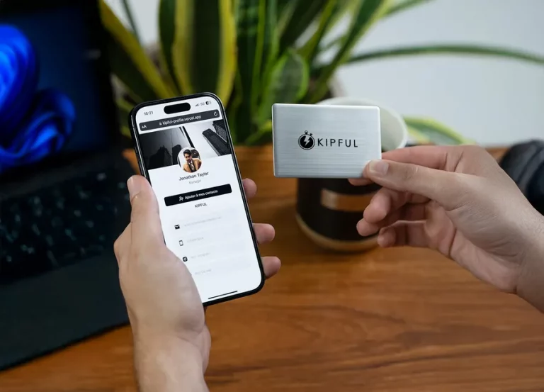Carte NFC personnalisable ou carte avec QR Code : est-ce utile de les opposer ?