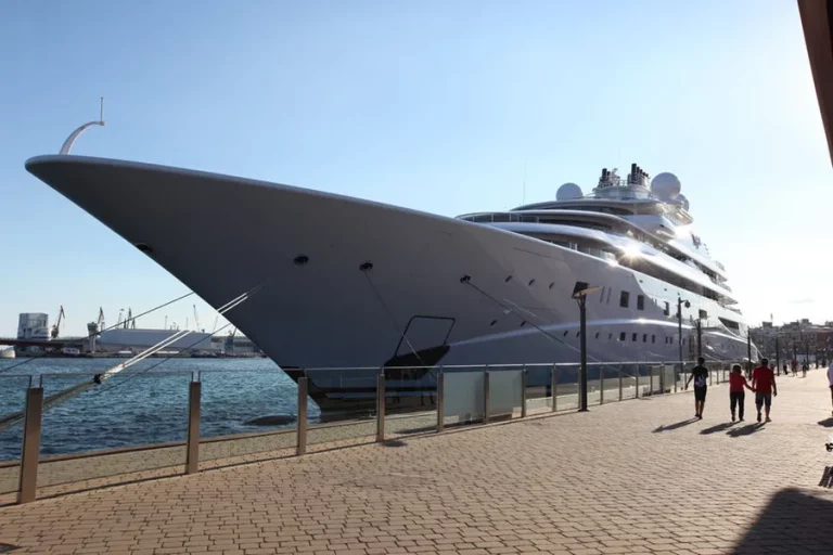 Location de yacht : l’apogée d’une évasion luxueuse